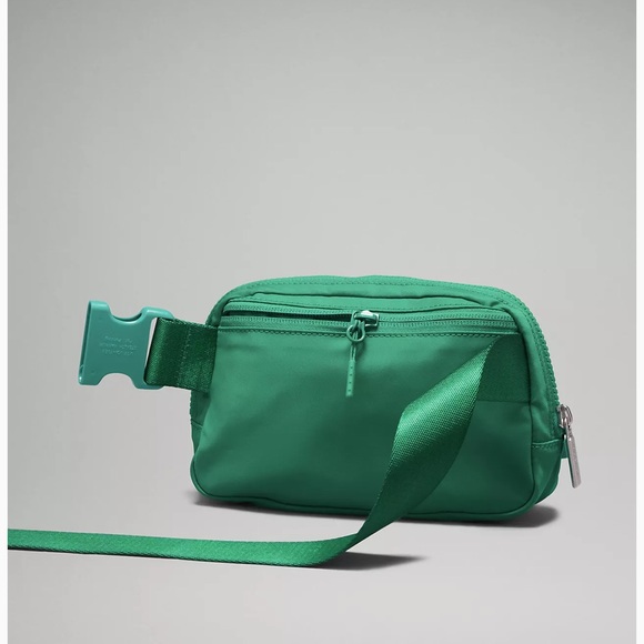 Lululemon belt bag- emerald ice - Picture 4 of 6